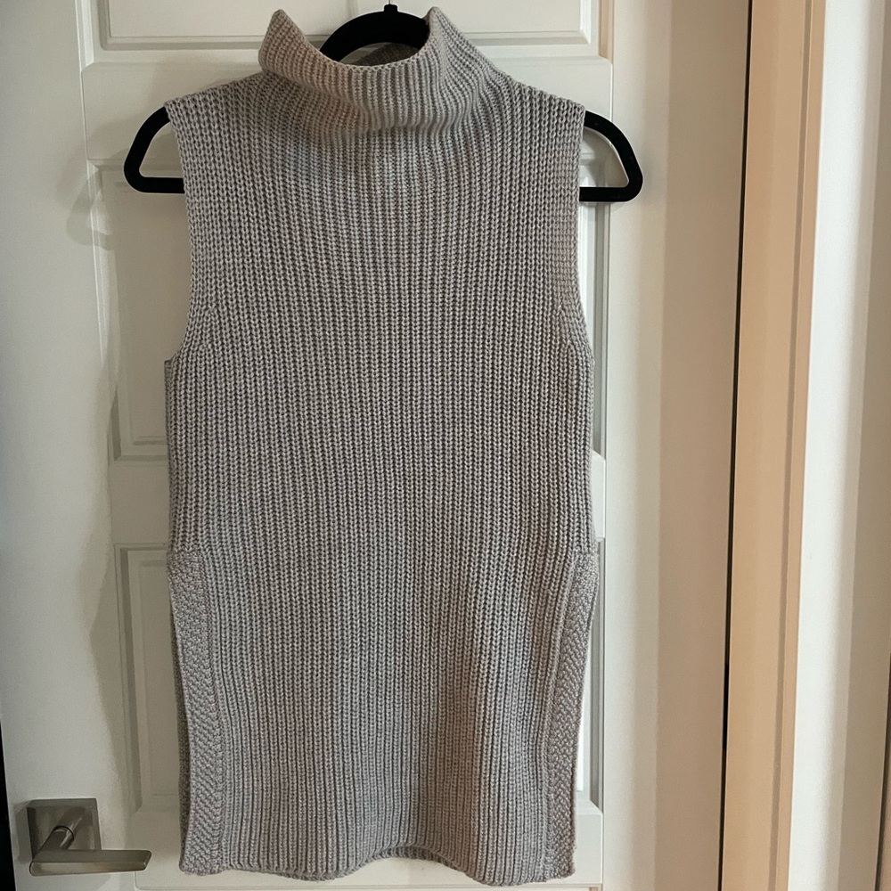 Aritzia Wilfred sweater